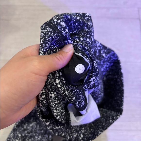 Lululemon  Speckled Tights Size 4, Inseam 28 inch tights - Picture 2 of 4